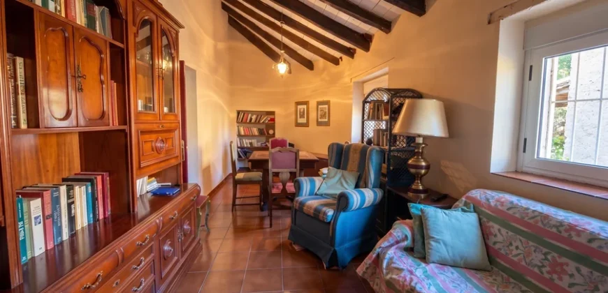 Casa independiente con patio en Capillas.