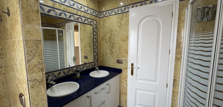 Chalet en venta en Baltanás con patio, merendero y garaje