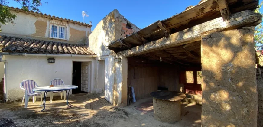 Casa independiente con patio en Capillas.