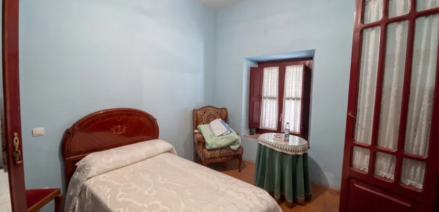 Casa independiente con patio en Capillas.