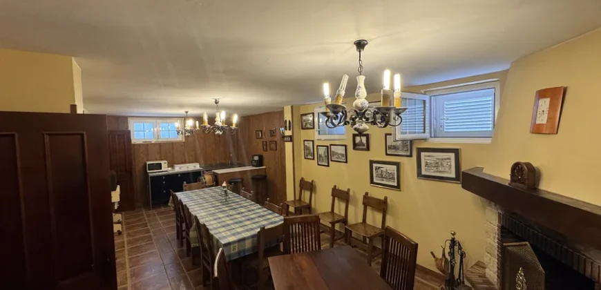 Chalet en venta en Baltanás con patio, merendero y garaje