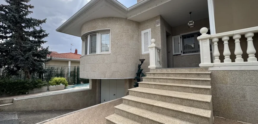 Chalet en venta en Baltanás con patio, merendero y garaje