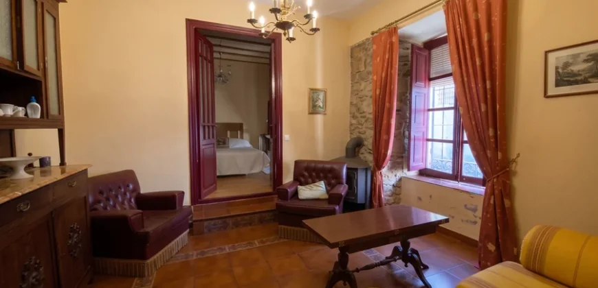 Casa independiente con patio en Capillas.