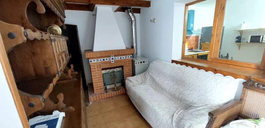 Casa rustica de tres habitaciones con patio