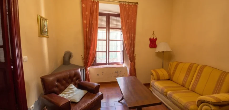 Casa independiente con patio en Capillas.