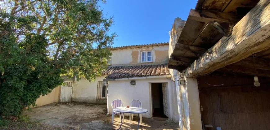 Casa independiente con patio en Capillas.