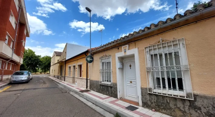 Casa en venta en Venta de Baños con patio y 3 dormitorios Casa en venta en Venta de Baños con patio y 3 dormitorios