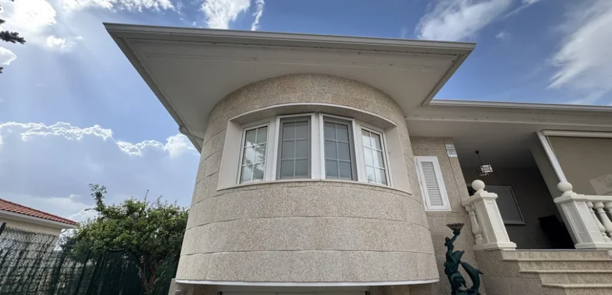 Chalet en venta en Baltanás con patio, merendero y garaje