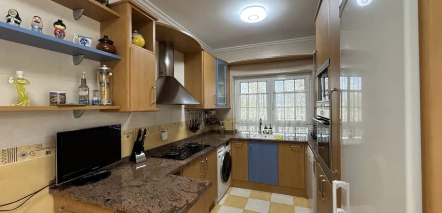Chalet en venta en Baltanás con patio, merendero y garaje