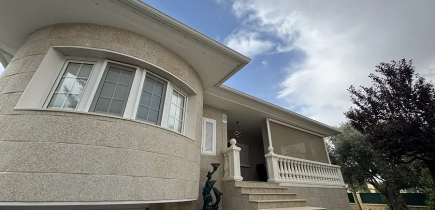 Chalet en venta en Baltanás con patio, merendero y garaje