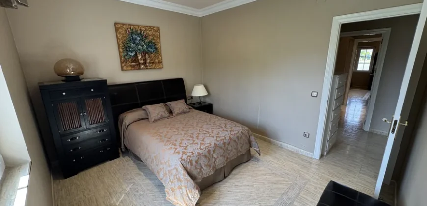 Chalet en venta en Baltanás con patio, merendero y garaje