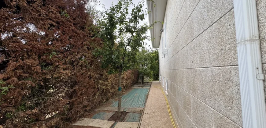 Chalet en venta en Baltanás con patio, merendero y garaje