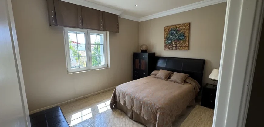 Chalet en venta en Baltanás con patio, merendero y garaje