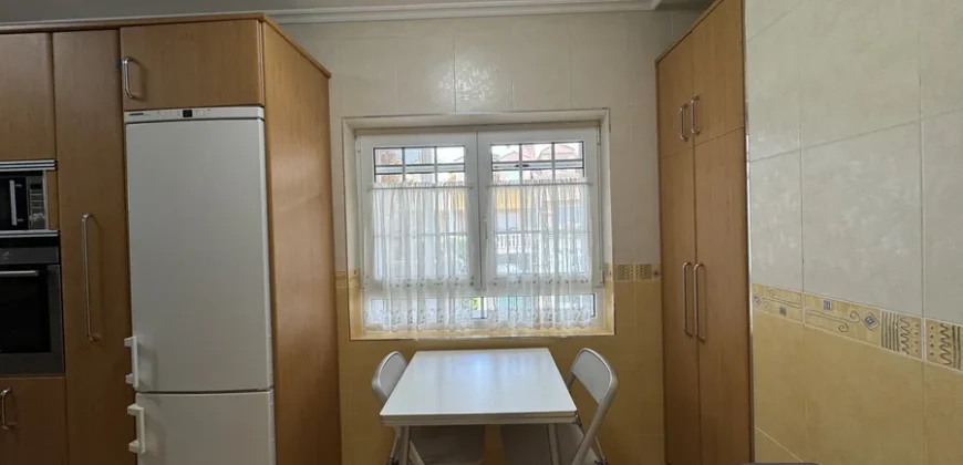 Chalet en venta en Baltanás con patio, merendero y garaje