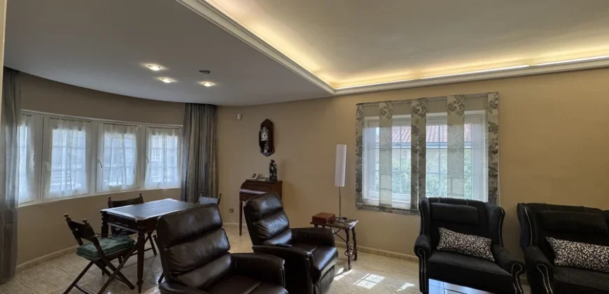 Chalet en venta en Baltanás con patio, merendero y garaje