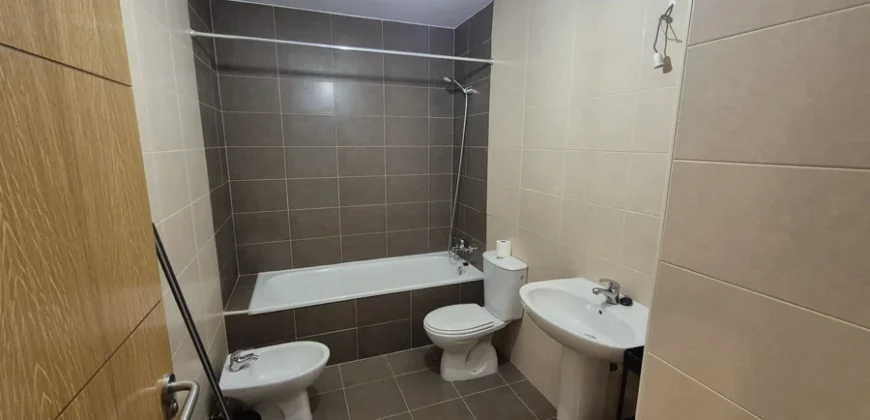 Piso de cuatro habitaciones dos baños con garaje y trastero
