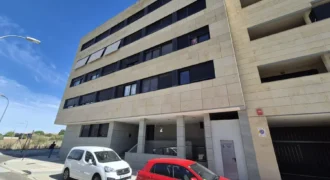 Piso de cuatro habitaciones dos baños con garaje y trastero Piso de cuatro habitaciones dos baños con garaje y trastero