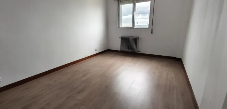 Piso de cuatro habitaciones con terraza