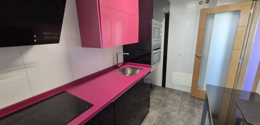 Piso de cuatro habitaciones dos baños con garaje y trastero