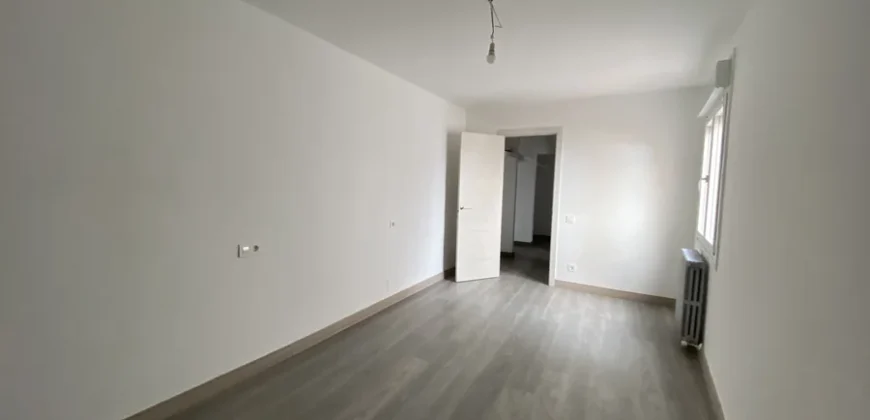 Piso céntrico de tres habitaciones con ascensor