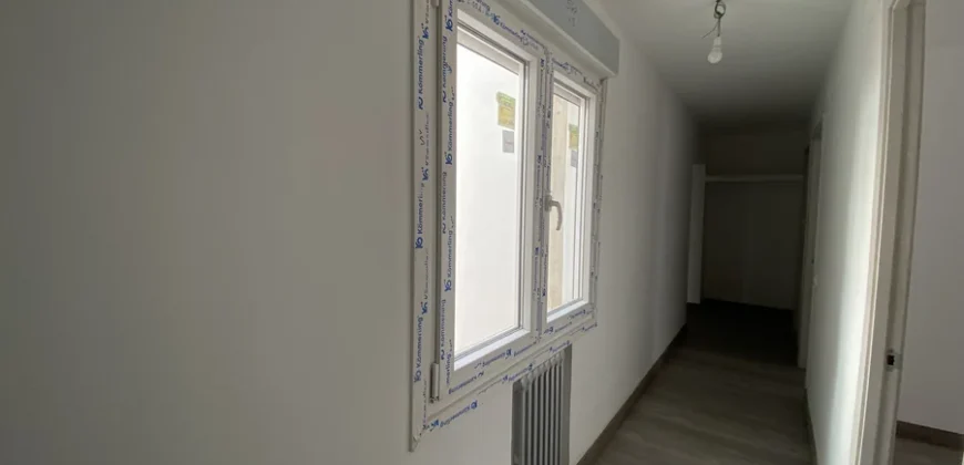 Piso céntrico de tres habitaciones con ascensor