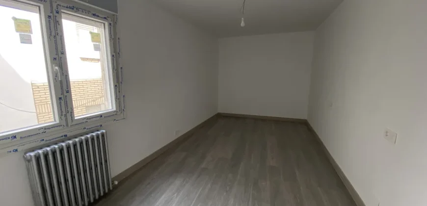 Piso céntrico de tres habitaciones con ascensor