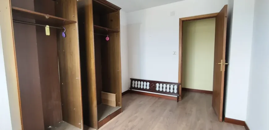 Piso de cuatro habitaciones con terraza