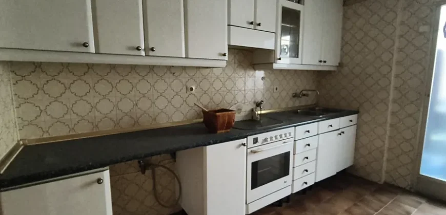 Piso de cuatro habitaciones con terraza