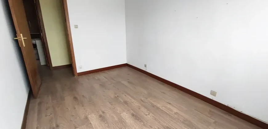 Piso de cuatro habitaciones con terraza