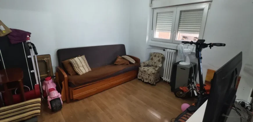 Piso para entrar a vivir de tres habitaciones sin ascensor