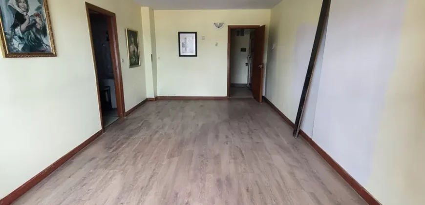 Piso de cuatro habitaciones con terraza