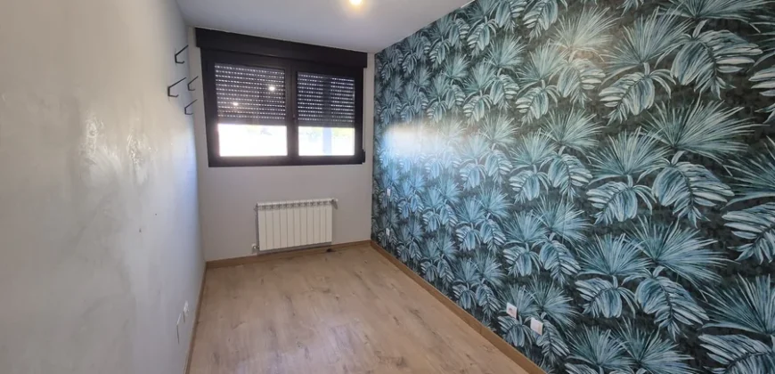 Piso de cuatro habitaciones dos baños con garaje y trastero
