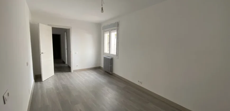 Piso céntrico de tres habitaciones con ascensor