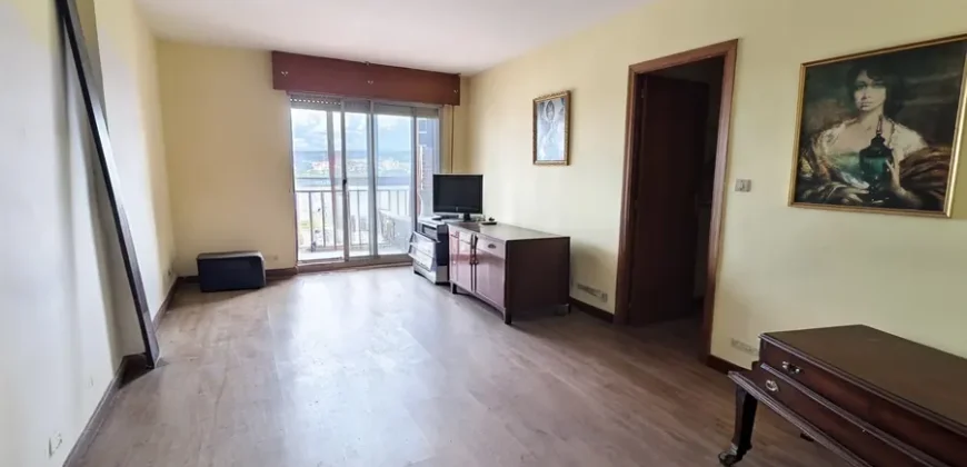 Piso de cuatro habitaciones con terraza