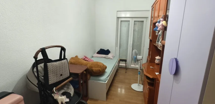Piso para entrar a vivir de tres habitaciones sin ascensor