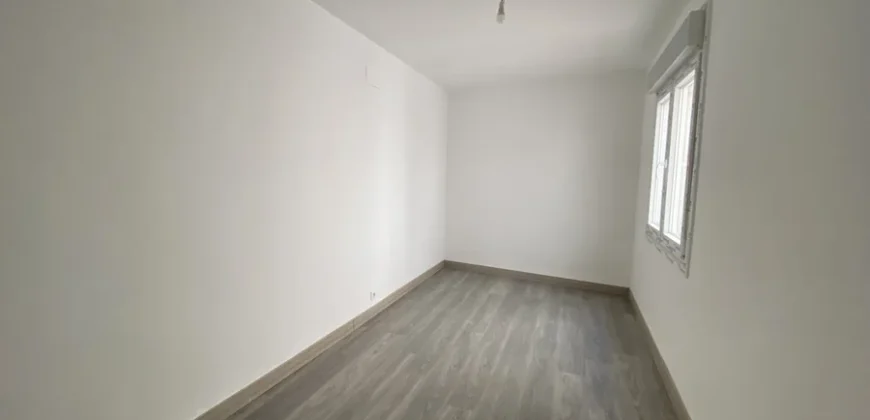 Piso céntrico de tres habitaciones con ascensor