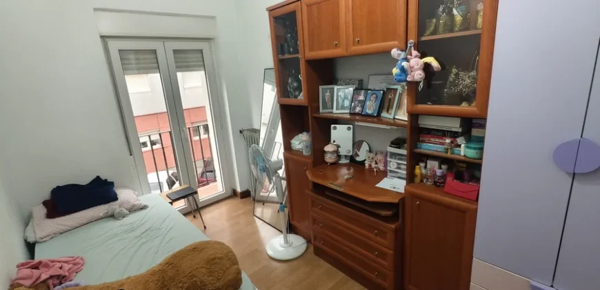 Piso para entrar a vivir de tres habitaciones sin ascensor