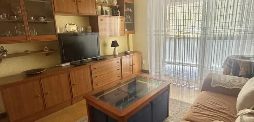Piso de tres habitaciones con galería cerrada y ascensor