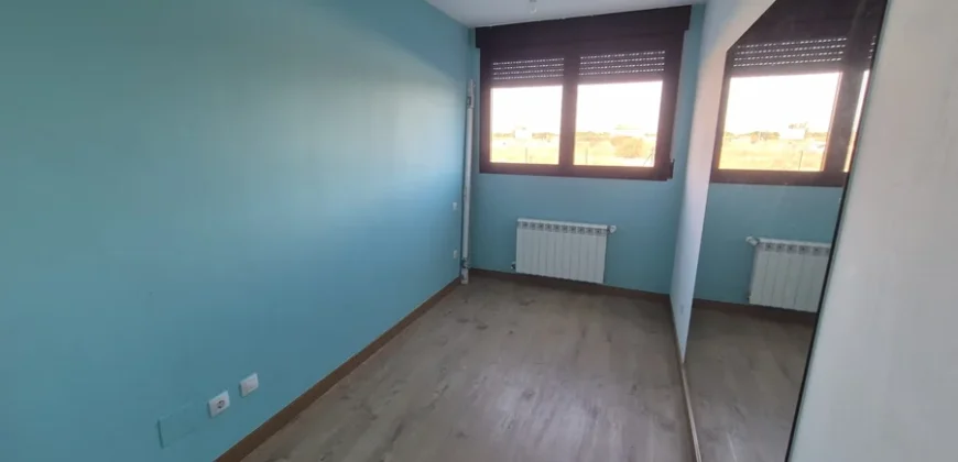 Piso de cuatro habitaciones dos baños con garaje y trastero