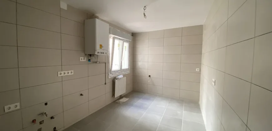 Piso céntrico de tres habitaciones con ascensor
