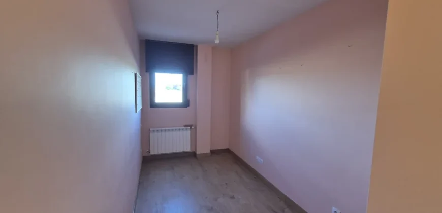 Piso de cuatro habitaciones dos baños con garaje y trastero
