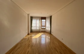 Piso en el centro de Palencia con 3 dormitorios y 2 baños Piso en el centro de Palencia con 3 dormitorios y 2 baños