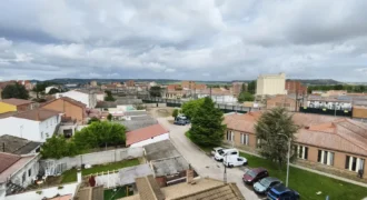 Piso de cuatro habitaciones con terraza
