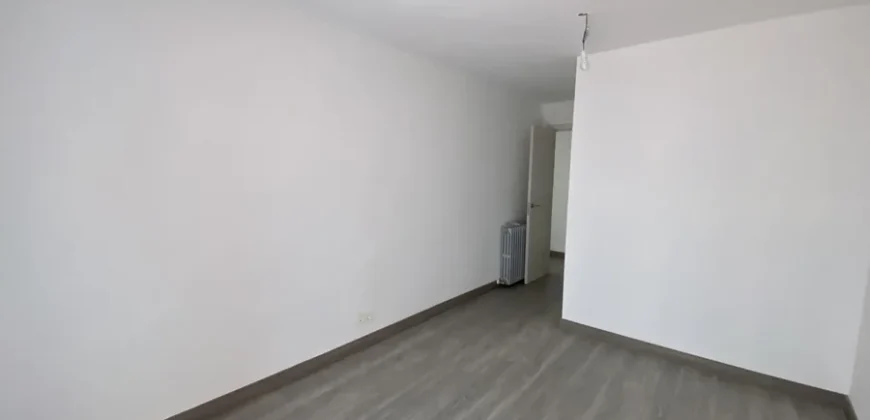 Piso céntrico de tres habitaciones con ascensor