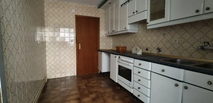 Piso de cuatro habitaciones con terraza