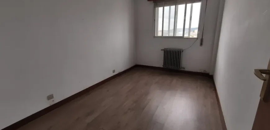 Piso de cuatro habitaciones con terraza