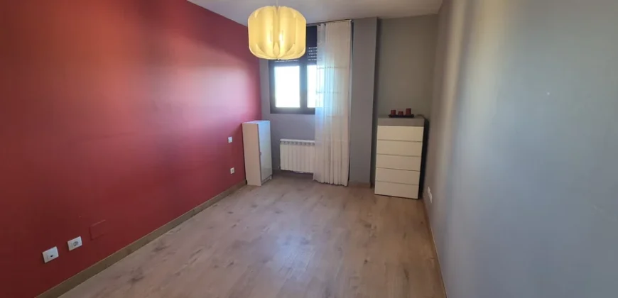 Piso de cuatro habitaciones dos baños con garaje y trastero