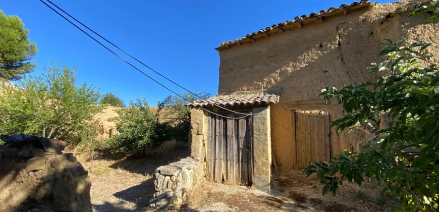 Casa independiente con patio en Capillas.