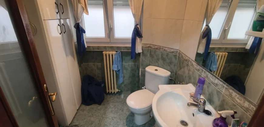 Piso para entrar a vivir de tres habitaciones sin ascensor