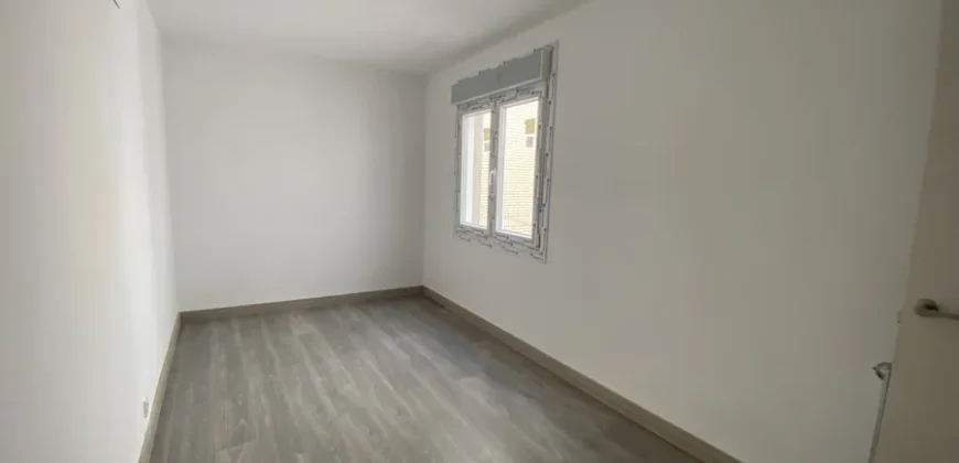 Piso céntrico de tres habitaciones con ascensor